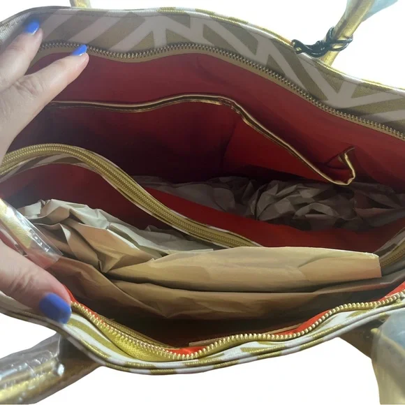 Hudson + Bleeker Gold Labyrinth Print Tote - Picture 8 of 16